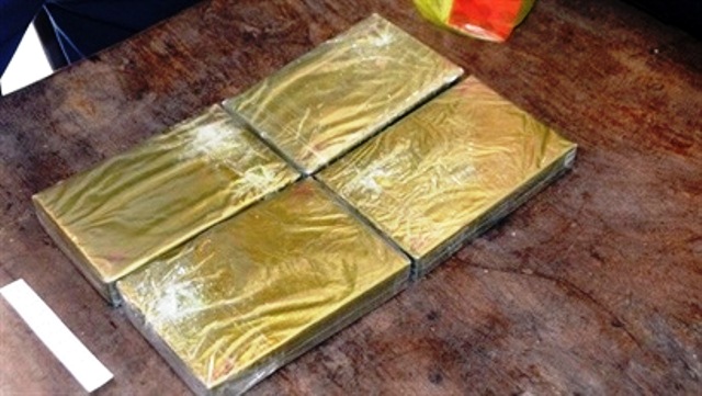 Bắt nữ đối tượng vận chuyển 4 bánh heroin