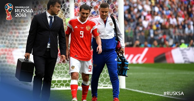 Dzagoev rời sân sớm vì chấn thương gân kheo