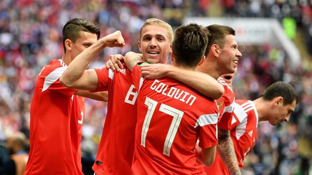 ĐT Nga khởi đầu World Cup 2018 như mơ