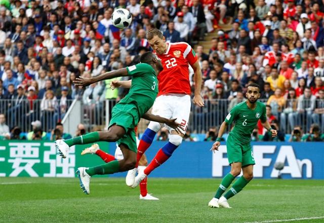 Dzyuba vừa vào sân đã 