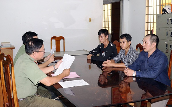 Nhiều đối tượng quá khích ra đầu thú để hưởng khoan hồng của Nhà nước