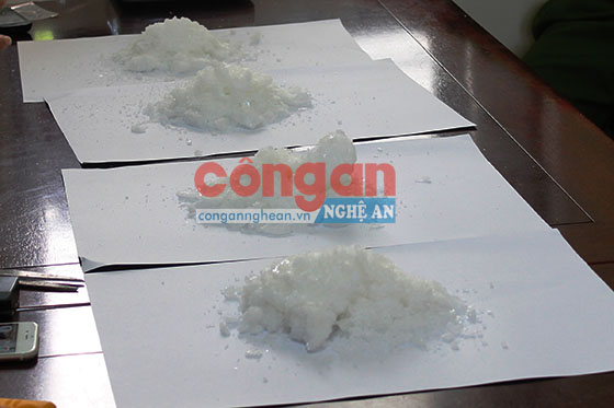Tang vật 1 kg ma túy đá
