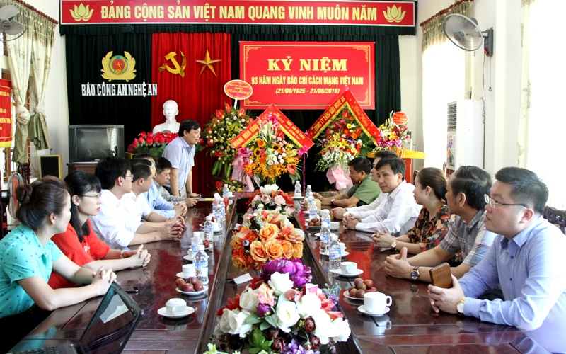 Các đơn vị, cơ quan, cá nhân chúc mừng Báo Công an Nghệ An