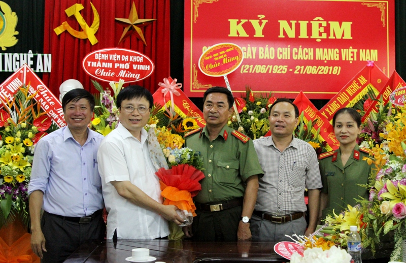 Nam Đàn chúc mừng Báo Công an Nghệ An 