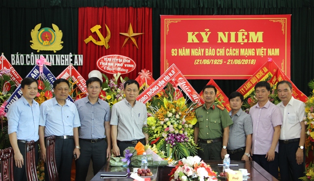 Sở giao thông vận tải chúc mừng Báo Công an Nghệ An