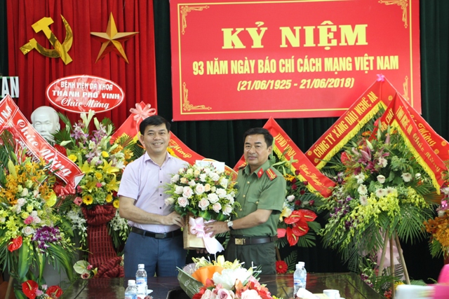 Thủy điện Bản Vẽ chúc mừng Báo Công an Nghệ An