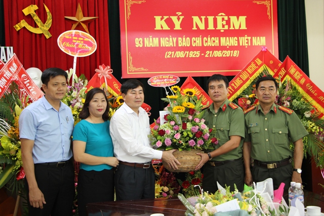 Sở y tế chúc mừng Báo Công an Nghệ An