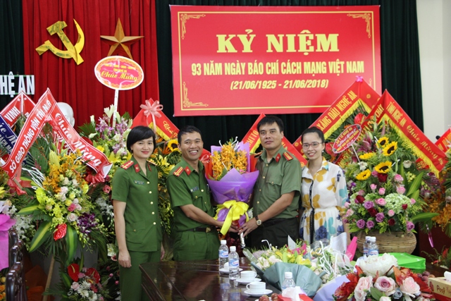 Trại tạm giam Công an tỉnh chúc mừng Báo Công an Nghệ An