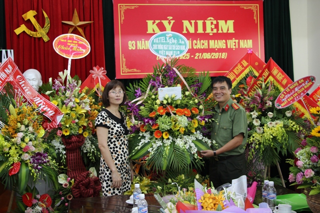 Công ty Viettell chúc mừng Báo Công an Nghệ An