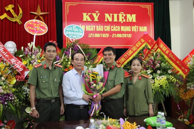 Phòng An ninh kinh tế, chúc mừng Báo Công an Nghệ An