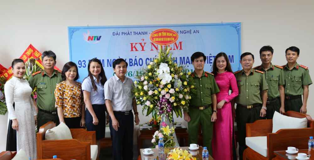 Công an Nghệ An chúc mừng các cơ quan báo chí nhân ngày 21-6