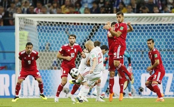 Cú đá phạt không thành công của Silva
