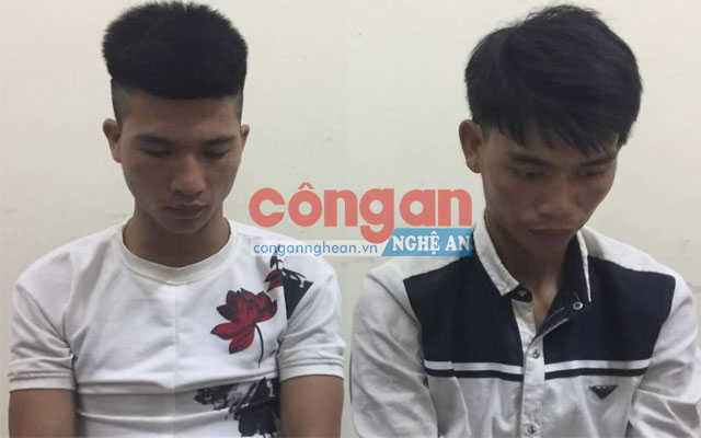 2 đối tượng Trần Đình Nhật, Nguyễn Thái Lộc và tang vật trong Chuyên án