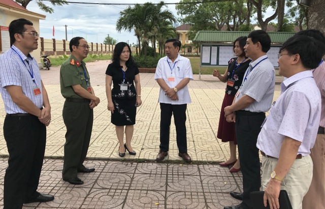 Chủ tịch UBND tỉnh kiểm tra các địa điểm tổ chức Kỳ thi THPT Quốc gia