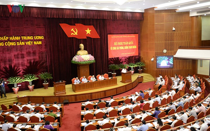 Tại Hội nghị toàn quốc về công tác phòng, chống tham nhũng ngày 25/6, Trưởng Ban Nội chính Trung ương Phan Đình Trạc cho biết, từ năm 2014 đến nay, cấp ủy, ủy ban kiểm tra các cấp đã thi hành kỷ luật hơn 840 tổ chức đảng và 58.120 đảng viên vi phạm, trong đó có gần 2.720 đảng viên vi phạm về tham nhũng, cố ý làm trái.
