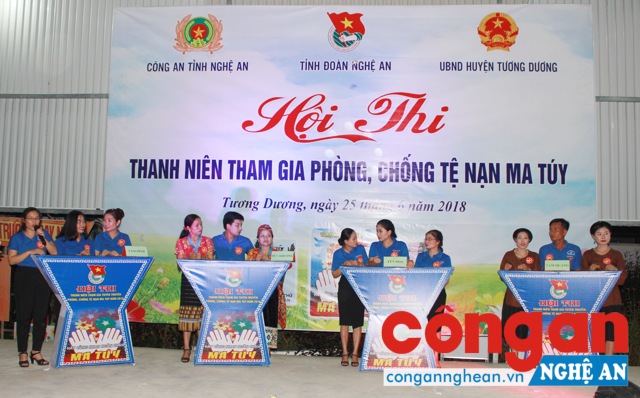 Các đội thi đến từ các xã Tam Đình, Hữu Khuông, Yên Hòa, Tam Quang (huyện Tương Dương)