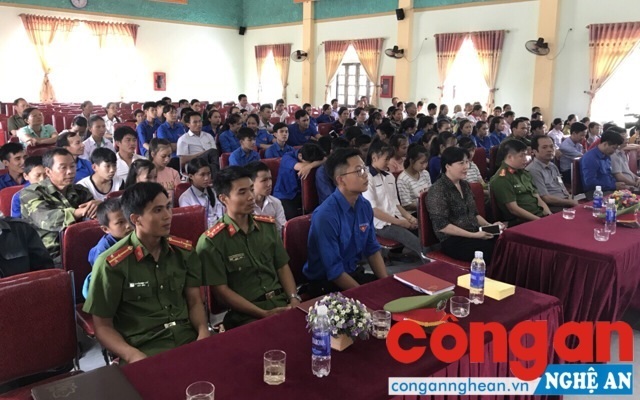 Các đại biểu tham dự buổi tuyên truyền