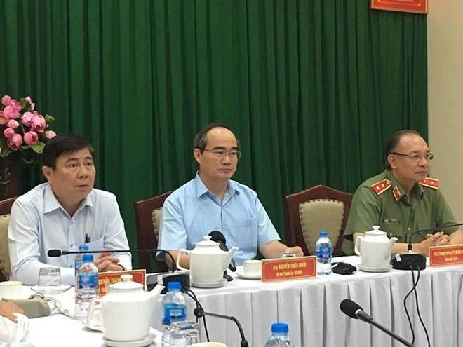 Lãnh đạo Thành ủy, UBND TP.HCM đến động viên, khen thưởng các đơn vị phá án. ảnh vne