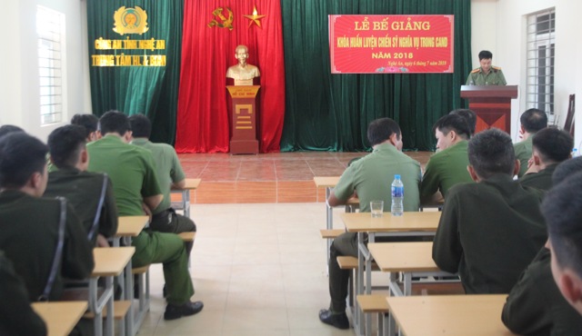 Toàn cảnh buổi lễ bế giảng