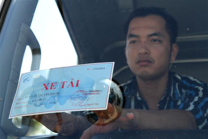 Phù hiệu “xe tải” - nỗi  băn khoăn của nhiều  doanh nghiệp không  tham gia kinh doanh vận tải  hiện nay (Ảnh: Internet)