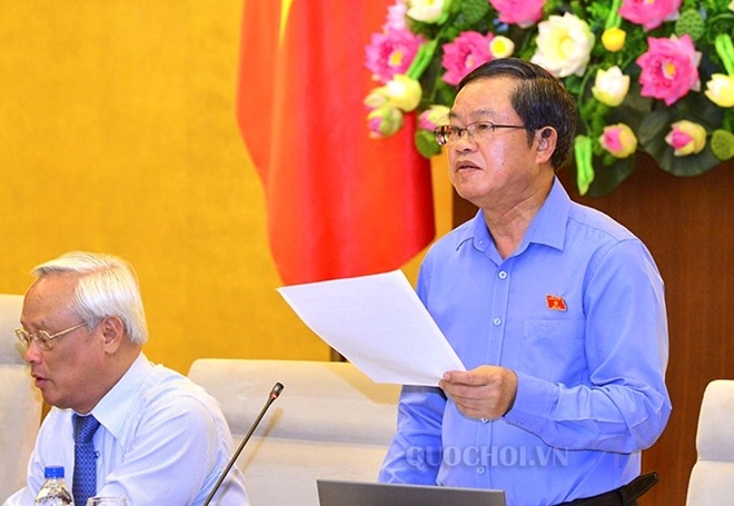 Phó Chủ tịch Quốc hội Đỗ Bá Tỵ điều hành Phiên thảo luận.