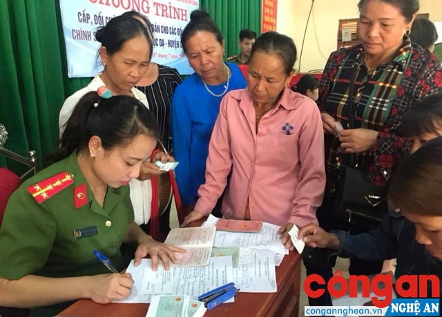 Gương người tốt, việc tốt trong phong trào thi đua 'Vì an ninh Tổ quốc'
