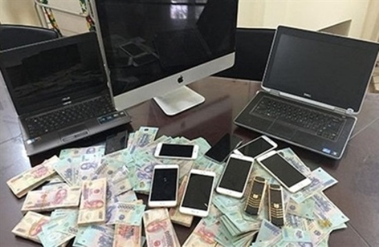 Trò đỏ đen đằng sau môn thể thao vua