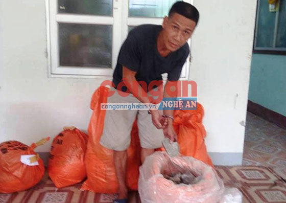 Bắt giữ đối tượng vận chuyển hơn 2 tạ thuốc nổ cùng 1.000 kíp nổ