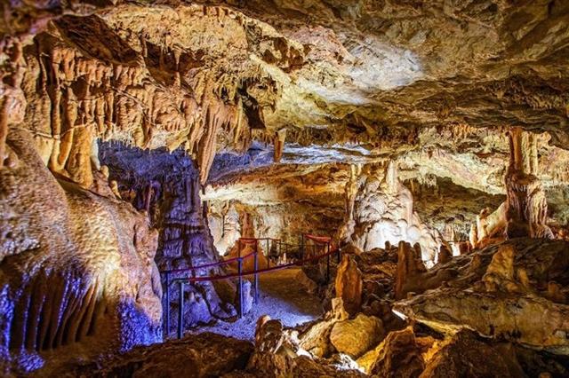 Hang “Vương quốc Feštini”, ở lõi vùng Istria.