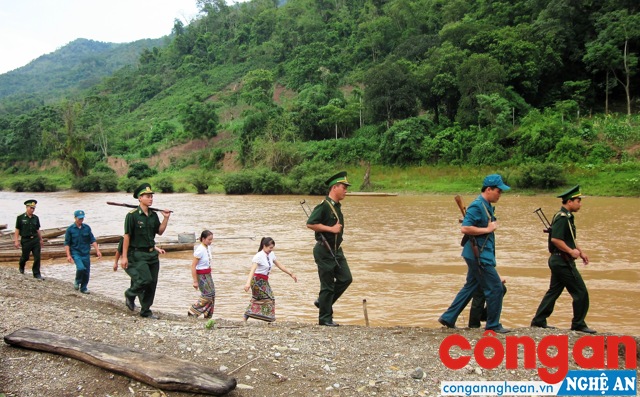 Quần chúng nhân dân tham gia bảo vệ vững chắc chủ quyền an ninh biên giới, vùng biển