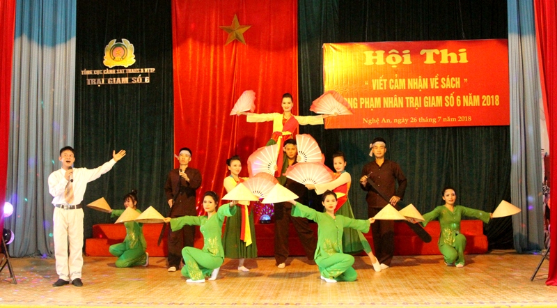 Văn nghệ chào mừng Hội thi.