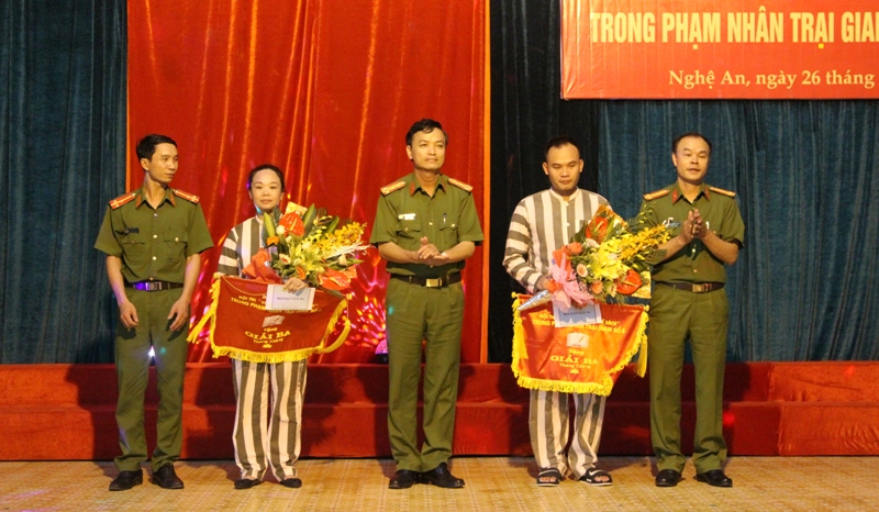 Trao đồng giải Ba cho Phân trại số 3 và Phân trại số 4.