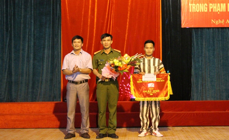Trao giải Nhì cho Phân trại số 1.