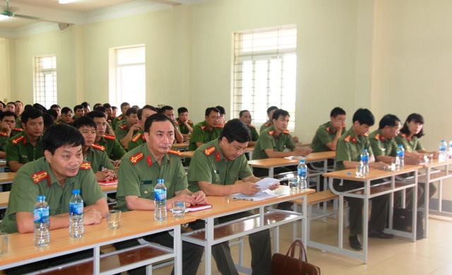 Các đại biểu và học viên dự lễ khai giảng