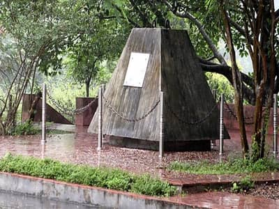 Bí mật lá thư 'chôn' trong khối bê tông 10 tấn gửi hậu thế ở Thủy điện Hòa Bình