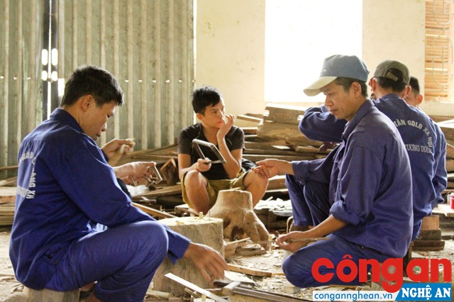 Công tác cai nghiện và quản lý sau cai trên địa bàn Nghệ An được triển khai đồng bộ, quyết liệt (Trong ảnh: Học viên cai nghiện ma túy học nghề tại Trung tâm Giáo dục - Lao động xã hội huyện Tương Dương)