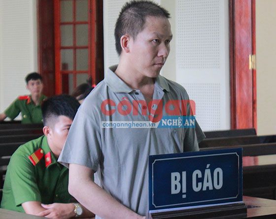 Bị cáo Lầu Bá Tồng tại phiên tòa