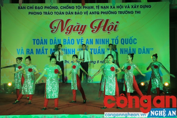 Văn nghệ chào mừng