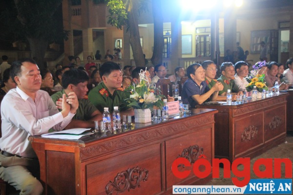 Các đại biểu tới dự
