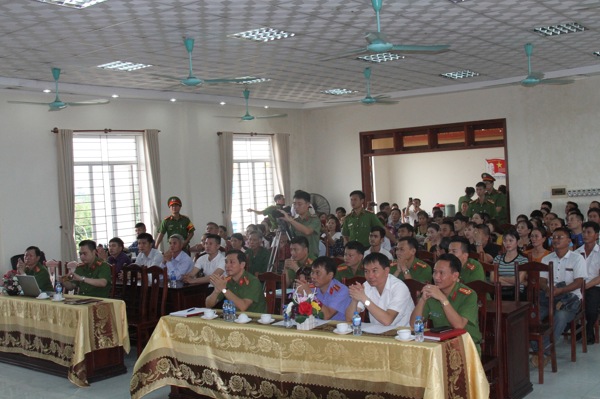 Đại biểu tham dự buổi lễ