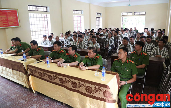 Các đại biểu tại buổi lễ