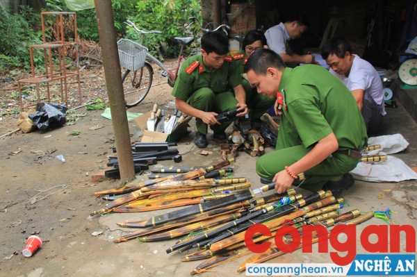 Bắt giữ đối tượng tàng trữ trái phép vũ khí
