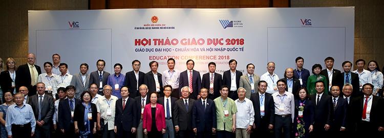 Hội thảo có sự tham dự của Phó Chủ tịch Quốc hội Đỗ Bá Tỵ; Phó Thủ tướng Vũ Đức Đam; Chủ nhiệm Ủy ban Văn hóa, Giáo dục, Thanh niên, Thiếu niên và Nhi đồng của Quốc hội Phan Thanh Bình; Bộ trưởng Bộ GD&ĐT Phùng Xuân Nhạ, đại diện các bộ, ngành Trung ương và địa phương, các tổ chức quốc tế, các chuyên gia, nhà khoa học, nhà giáo, doanh nhân… Ảnh: VGP/Đình Nam