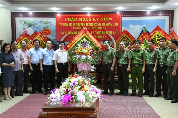 Lãnh đạo tỉnh Nghệ An chúc mừng Ngày truyền thống Công an nhân dân