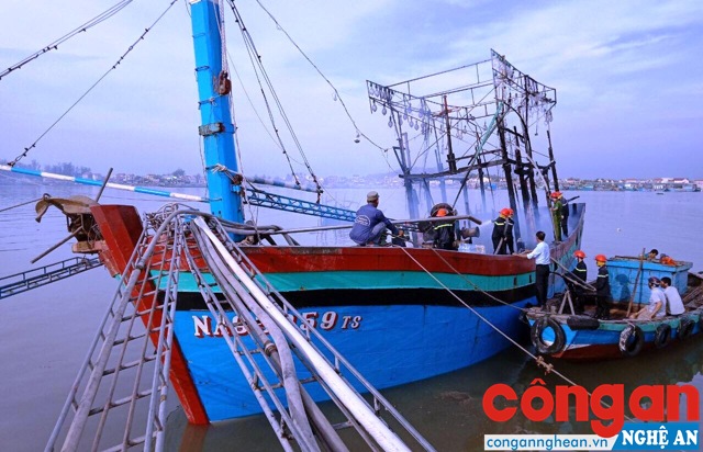 Tăng cường kiểm tra công tác phòng cháy, chữa cháy trên các tàu thuyền