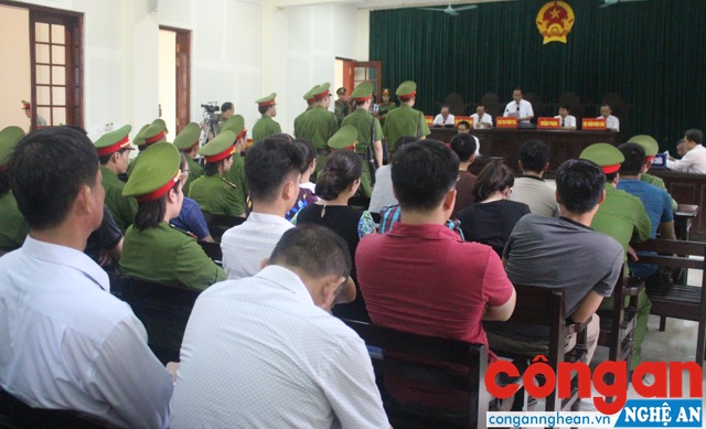 Những kẻ 'khóc mướn'