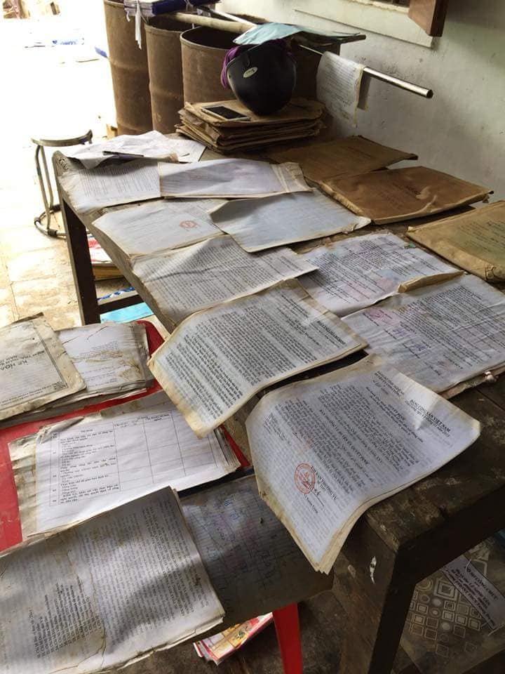 Những trang sách vừa phơi khô...