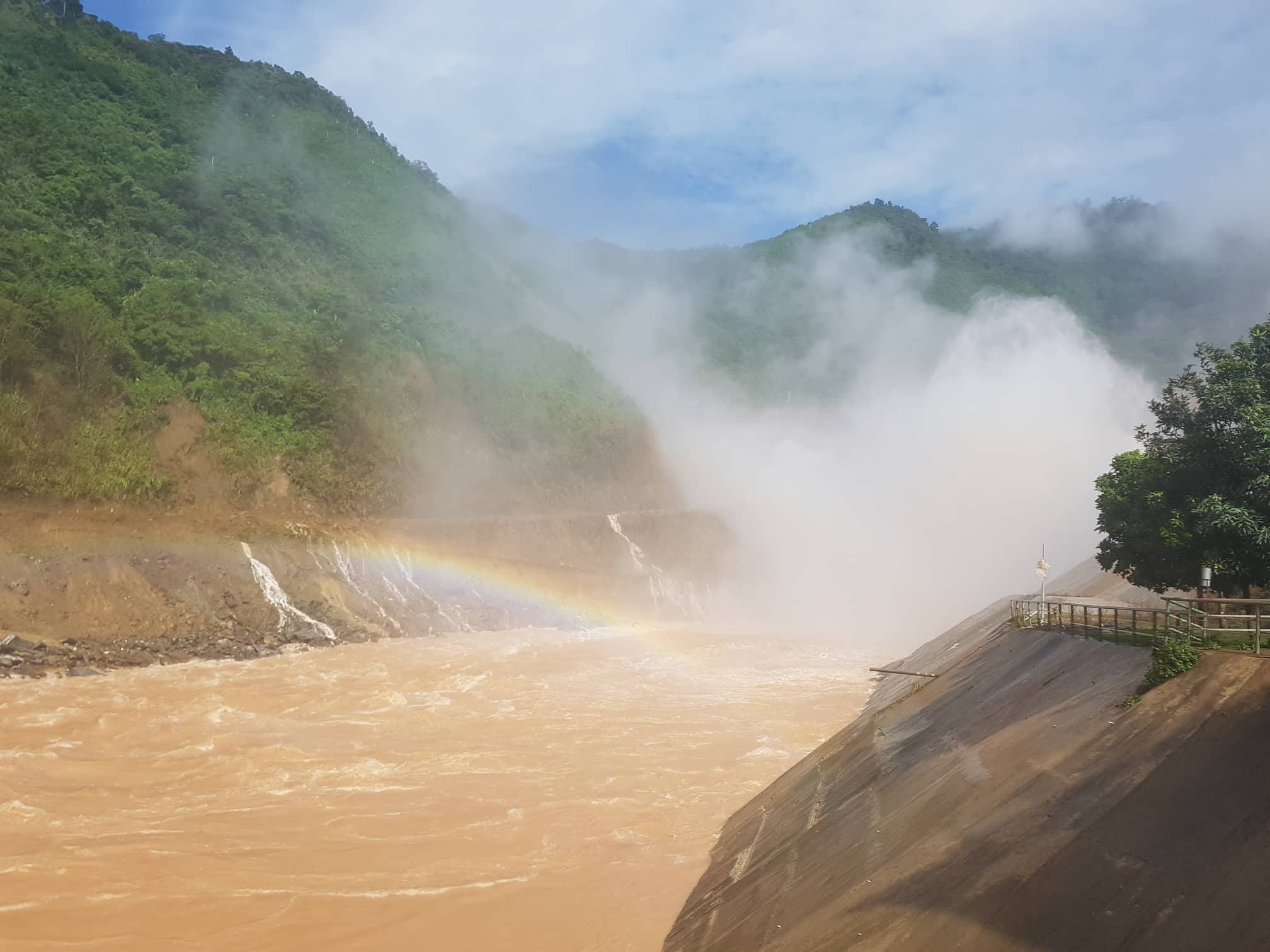 Lũ thượng nguồn giảm, Thủy điện Bản Vẽ chỉ xả điều tiết