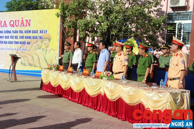 Các đại biểu tham dự buổi lễ