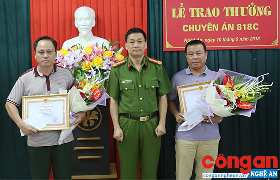 Khen thưởng công dân tích cực tấn công tội phạm